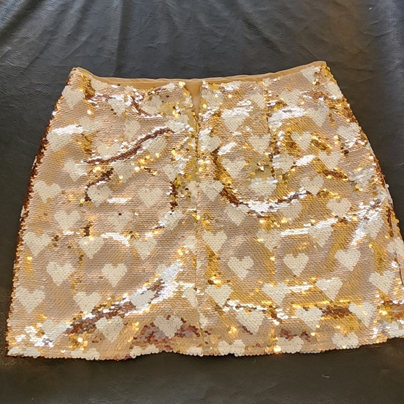 Brand new Pink Lily Gold with white heart sequin mini skirt size XL - Picture 2 of 4